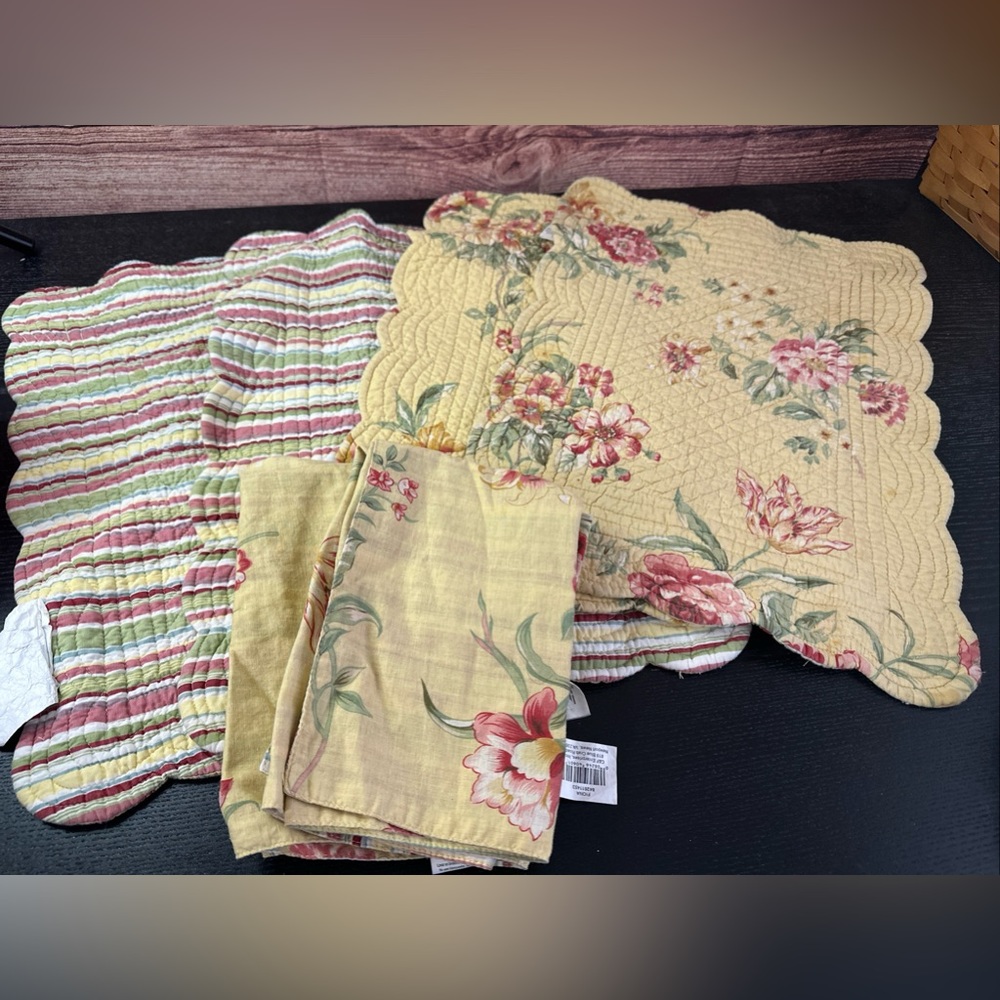 Floral Fiona Table Setting 4 Reversible Placemats And Napkins